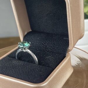 Elegant Silver and Green Gemstone Ring